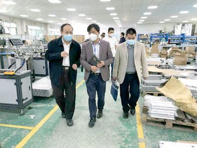 “老兵”逆行而上 廣告設計行業的堅守與創新